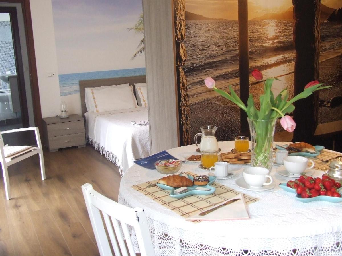 Casa Laura Panzió Terracina Kültér fotó